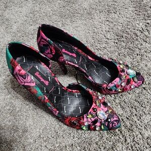 BETSEYVILLE NWOT Betsey Johnson Tahini Pump Heels 5.5